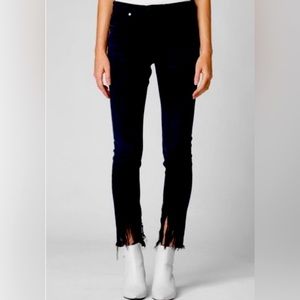 BlankNYC The Bond Mid-Rise Skinny. Frayed slanted hem. 11” rise, 28” inseam.